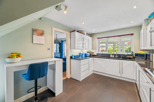 Kitchen/Breakfast Room- click for photo gallery